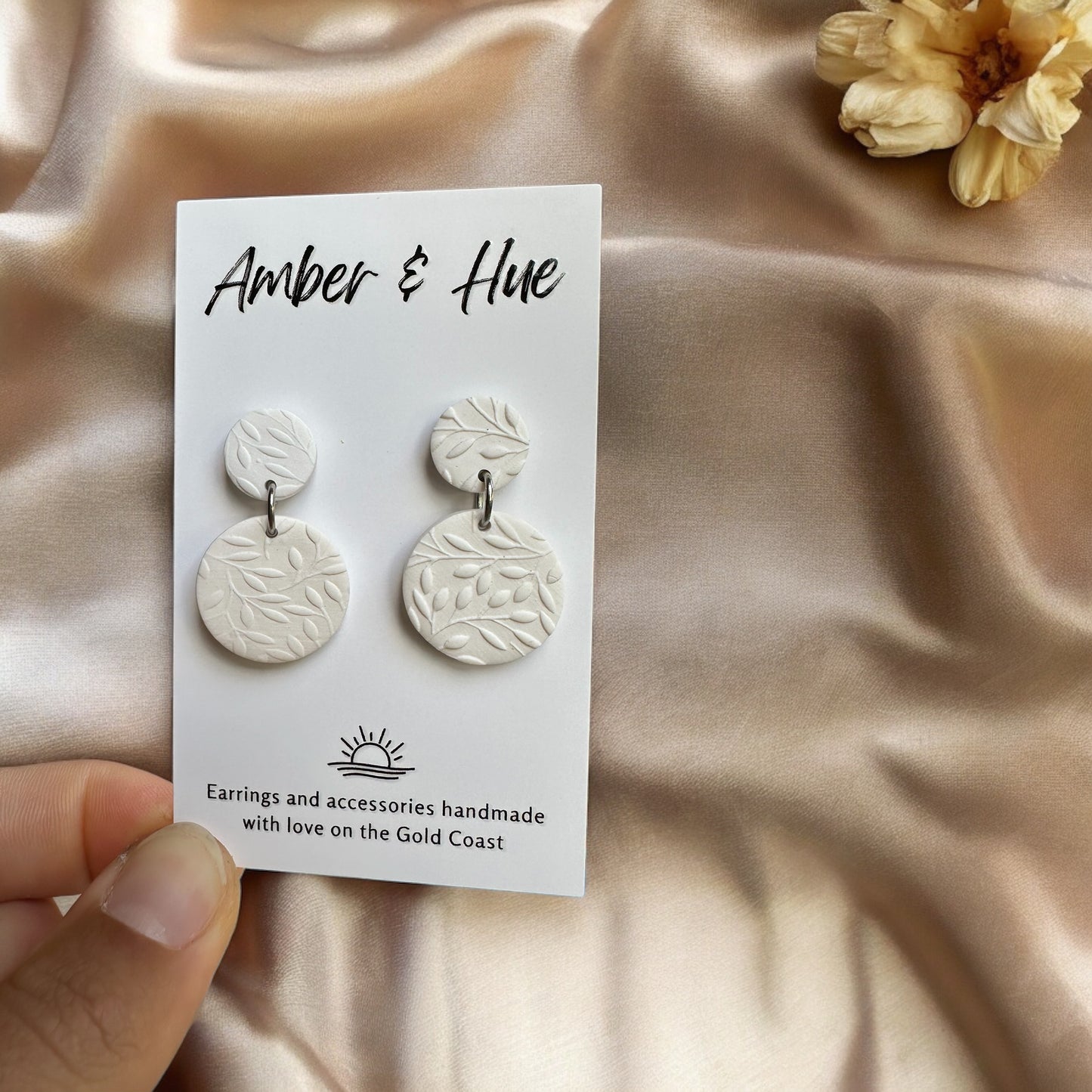 Small White Round Dangle Earrings With Leaf Imprint
