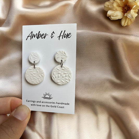 Small White Round Dangle Earrings With Leaf Imprint